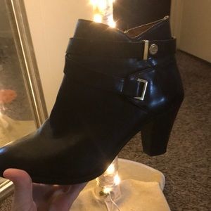 Beautiful leather Louise et Cie boots Booties